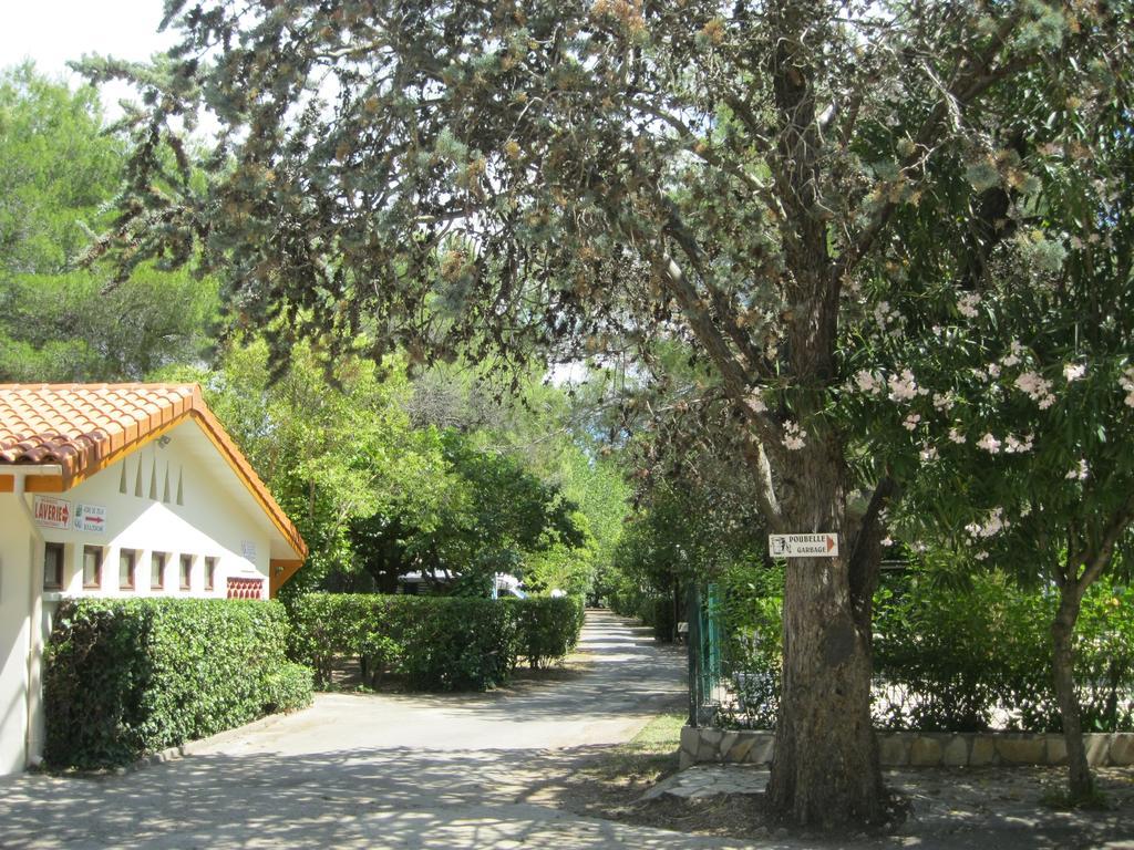 Camping Le Rebau Montblanc Екстериор снимка