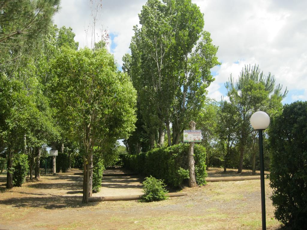 Camping Le Rebau Montblanc Екстериор снимка